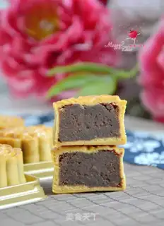 Make Red bean-saloon roses wide mooncake step 18