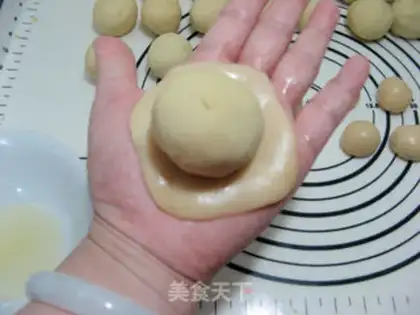 Make Lian Yon Yin Yuen Mooncake step 13