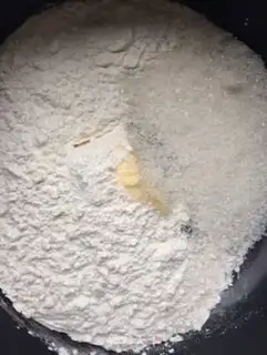 Make Cranberry rice pie step 1