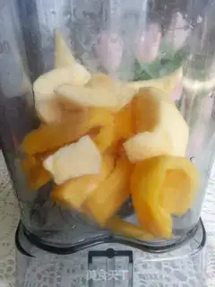 Make Pineapple apple juice step 2