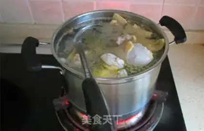 Make Silver ear chicken soup step 2