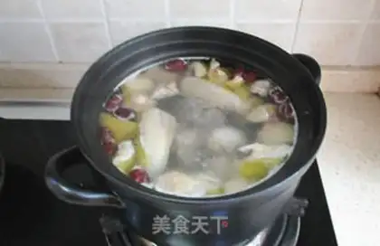 Make Silver ear chicken soup step 3