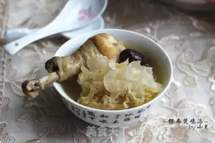 Make Silver ear chicken soup step 5