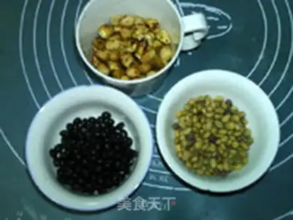 Make Cracker peanuts, black soybean step 0