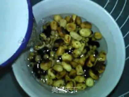 Make Cracker peanuts, black soybean step 2