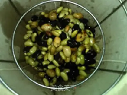 Make Cracker peanuts, black soybean step 4
