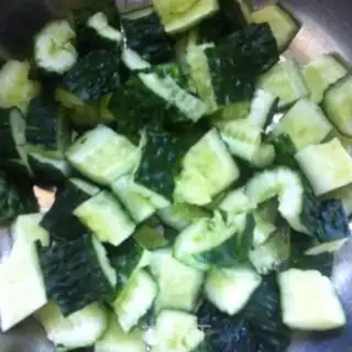 Make Shoot the cucumber platter chicken step 1