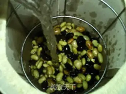 Make Cracker peanuts, black soybean step 5