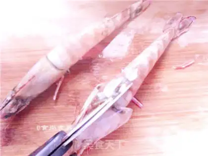 Make SHRIMP WITH GARLIC step 1