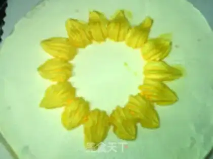 Make Scratches and sunflowers step 9