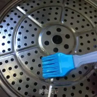 Make Hot noodles, little buns step 7