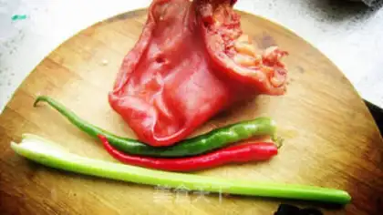 Make Red oil pig ears step 0