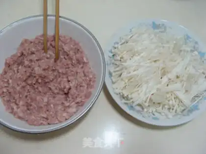 Make Godmother burned the feet of pigs step 0