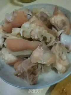 Make Godmother burned the feet of pigs step 3