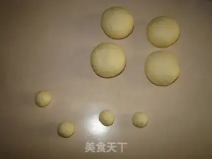 Make Little lions squeeze bread step 6