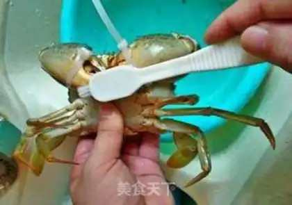 Make Curry peppers and crabs step 3