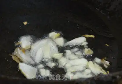 Make Tomato fried eggs step 3