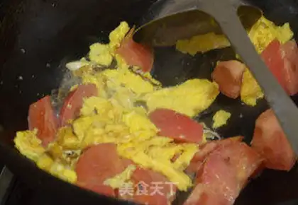 Make Tomato fried eggs step 5