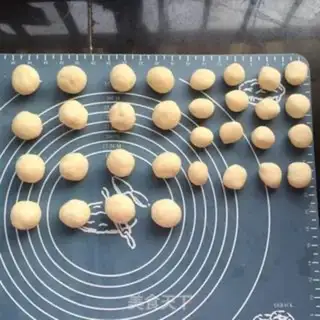 Make Squeeze meat mooncake step 1