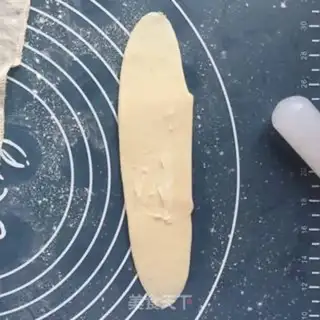 Make Squeeze meat mooncake step 11