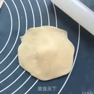 Make Squeeze meat mooncake step 15