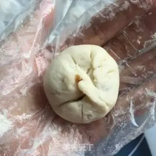 Make Squeeze meat mooncake step 17
