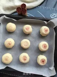 Make Squeeze meat mooncake step 18