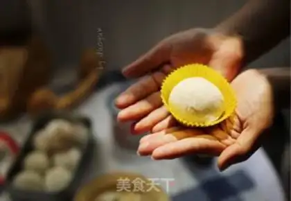 Make Squeeze meat mooncake step 22