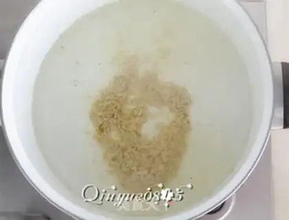 Make Quinoa greasy rice porridge step 1