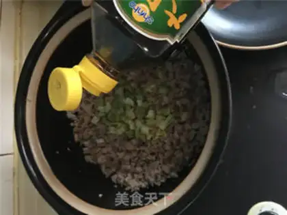 Make A mushroom halogen pie step 1