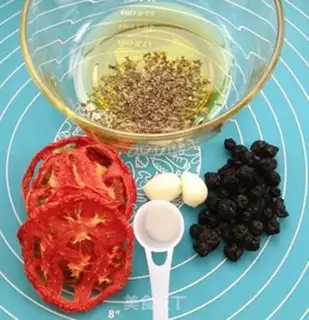 Make Tomato dry Farkasha step 1