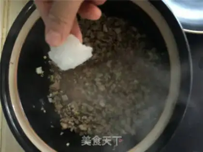 Make A mushroom halogen pie step 3