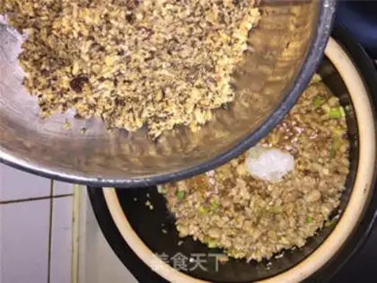 Make A mushroom halogen pie step 4