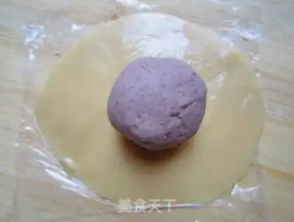 Make Goldfish bean mooncake step 5