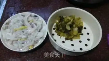 Make The ink is fried with pickles step 1