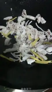 Make The ink is fried with pickles step 3