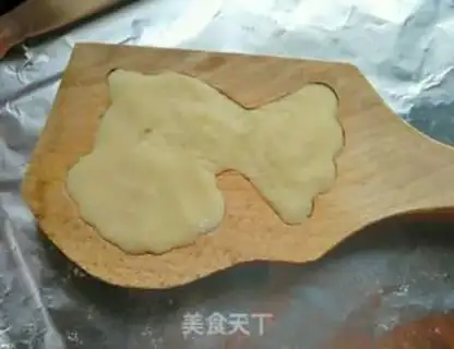 Make Goldfish bean mooncake step 7