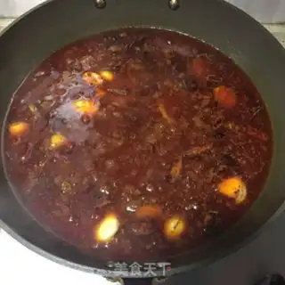 Make One man makes his own little pot step 4