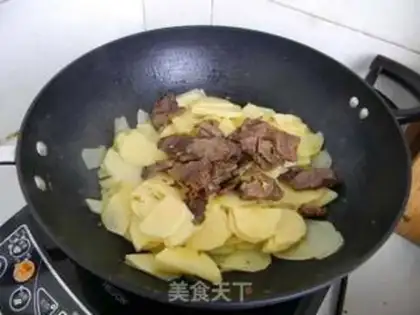 Make Dry potato beef step 5