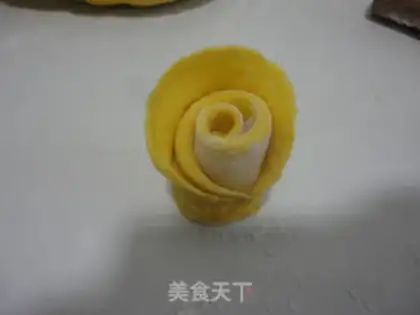 Make Pumpkin cucumber rose buns step 6
