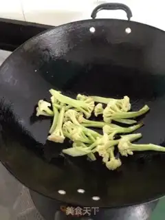 Make Eels with broccoli soup step 1