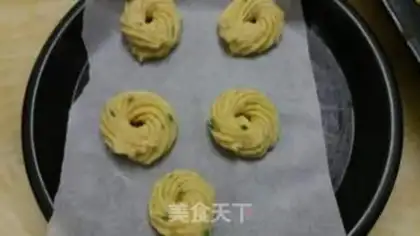 Make Onion cookies step 4