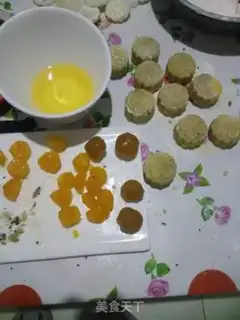 Make The egg yolk mooncake step 1