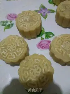 Make The egg yolk mooncake step 2