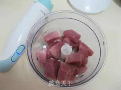 Make Squeeze the meat and moon cake step 2