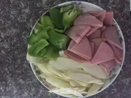 Make Green peppers, white ham step 0
