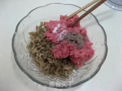 Make Squeeze the meat and moon cake step 4