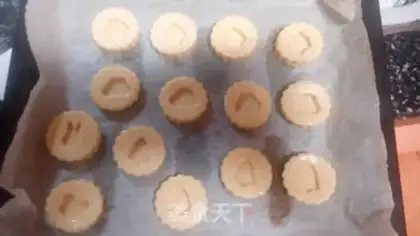 Make Autumn fried eggs step 1