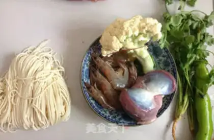 Make Spicy pan shrimp noodles step 3