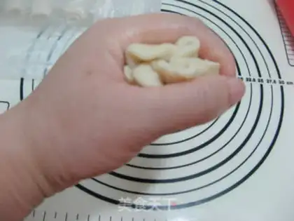 Make Squeeze the meat and moon cake step 20